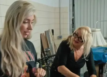 Familiedrama loopt volledig uit de hand: Denise belandt na heftige ruzie op straat