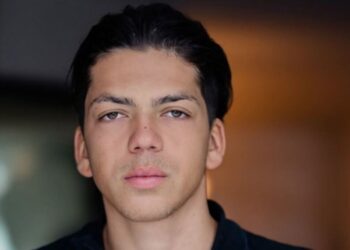 Tussen bloedband en opvoeding vertelt Nino van der Meijde zijn persoonlijke familieverhaal