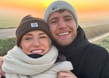 Suzan en Freek delen nieuwe foto’s met zoontje Sef: ’Liefs vanuit de babybubbel’