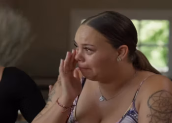 Annemay emotioneel geraakt door confronterende reis in Steenrijk, Straatarm