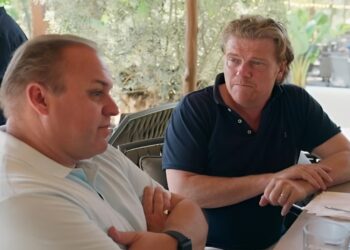 Frans Bauer zichtbaar geraakt door woorden van Bastiaan Ragas in Frans & Mariska, Stellen op de Proef