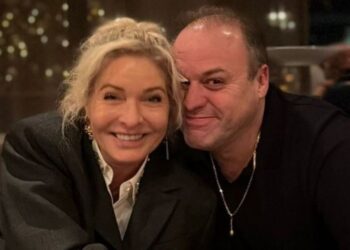 Frans Bauer zichtbaar geraakt door woorden van Bastiaan Ragas in Frans & Mariska, Stellen op de Proef