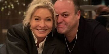 Frans Bauer zichtbaar geraakt door woorden van Bastiaan Ragas in Frans & Mariska, Stellen op de Proef