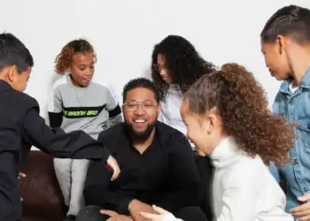 Van sympathie naar verontwaardiging: Papa Jay uit Een Huis Vol zwaar bekritiseerd