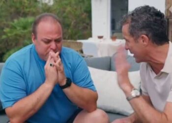 Emoties lopen hoog op bij Frans Bauer en John de Bever: ‘Dit wens je niemand toe’