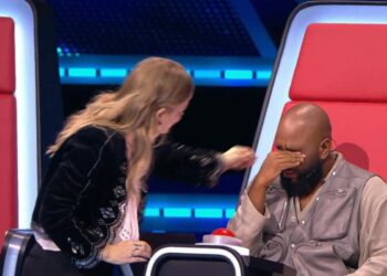 Emoties lopen hoog op na duet dat The voice of Holland volledig stil krijgt