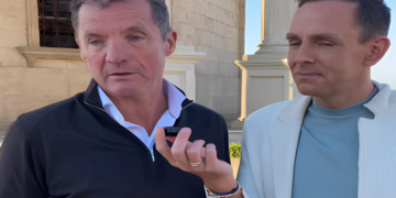 Grote schrik voor John de Bever: Kees liegt en zorgt voor heftige twijfel