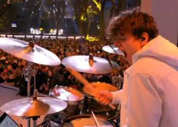 Deze drummer uit The Passion gaat compleet viraal en zijn reactie maakt het alleen maar groter