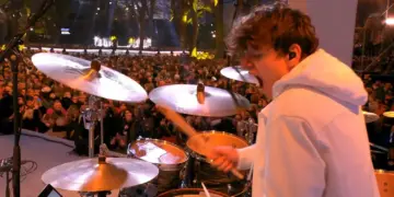 Deze drummer uit The Passion gaat compleet viraal en zijn reactie maakt het alleen maar groter