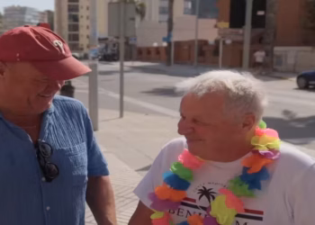 Kees zichtbaar geraakt tijdens bijzondere verjaardag in Een vergetelijk mooie reis: ‘Ik probeer er niet aan te denken’