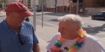 Kees zichtbaar geraakt tijdens bijzondere verjaardag in Een vergetelijk mooie reis: ‘Ik probeer er niet aan te denken’