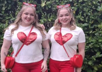 Emotioneel verhaal van Urk!-zussen maakt veel los: ‘Ineens behandelen ze je anders’