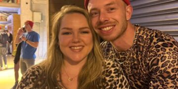 Emotioneel verhaal van Urk!-zussen maakt veel los: ‘Ineens behandelen ze je anders’