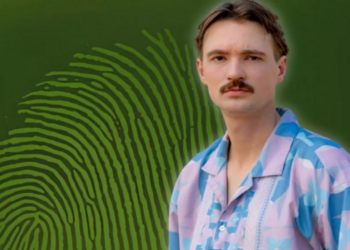 Bram Krikke twijfelt na Wie is de Mol?-onthulling: ‘Dat zit me niet lekker’
