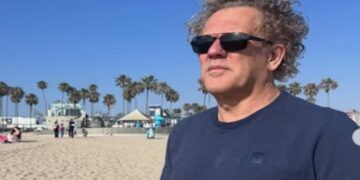 Duidelijke boodschap van Kees van der Spek: ‘Denk goed na voordat je deze reis boekt’