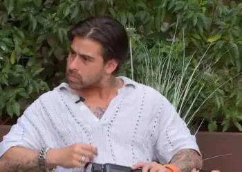 Ricky veroorzaakt complete chaos in De Bondgenoten: ‘Dit is echt niet normaal meer’