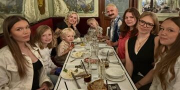 Na het huwelijk van de familie Bal gaat alle aandacht uit naar één opvallend detail