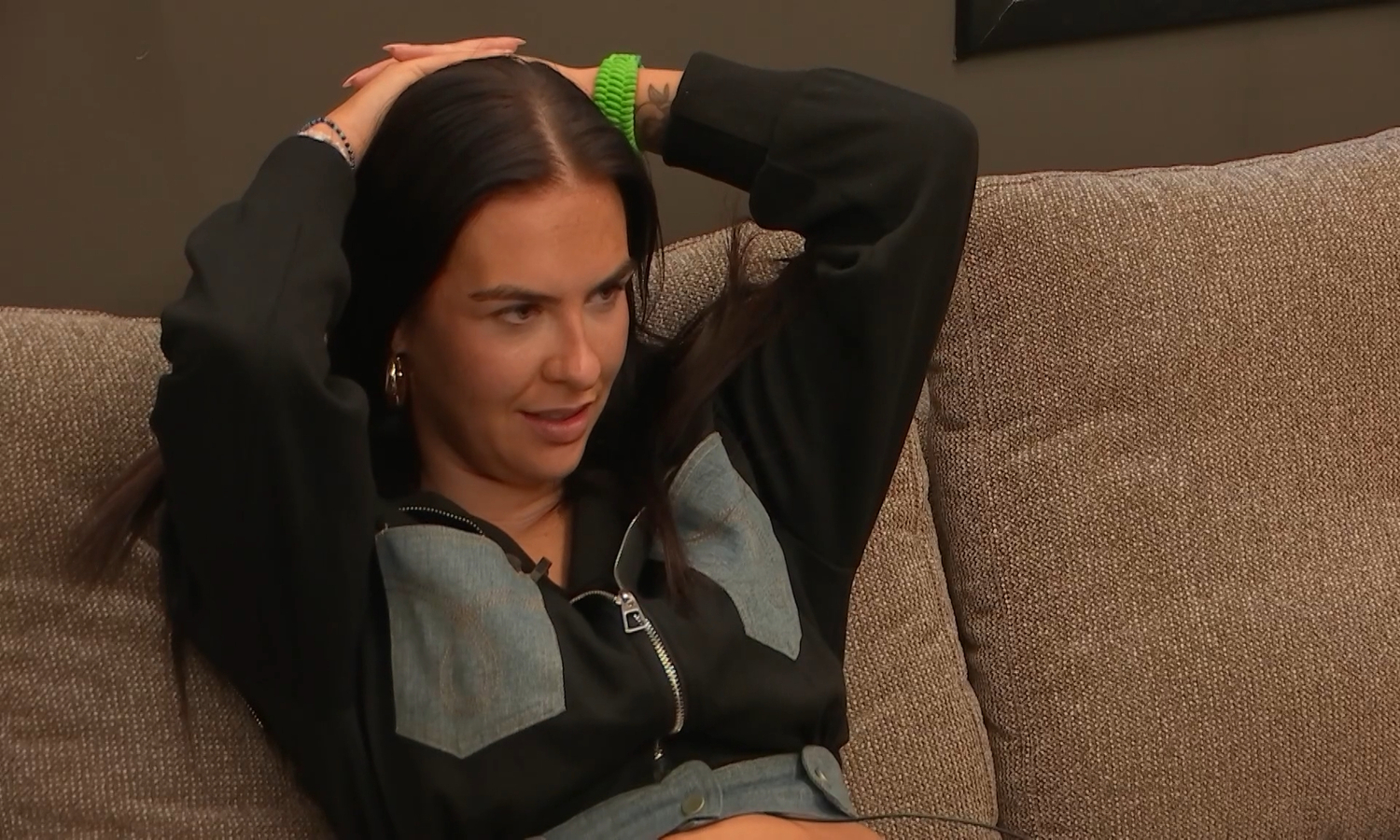 De Bondgenoten-Roxy doorbreekt haar stilte over Anouk: Nu moet de waarheid eruit