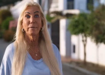 Ondanks zijn goede gebit ontdekt Caroline een onverwachte afknapper bij Kees in B&B Vol Liefde