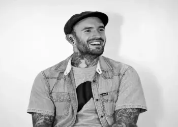 Zanger en eerste winnaar ‘The Voice’ Ben Saunders (43) overleden