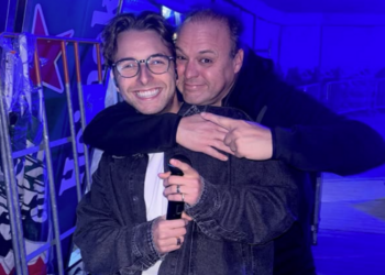 Christiaan Bauer openhartig over verdrietige situatie binnen de familie: ‘Papa’s pijn breekt mijn hart’