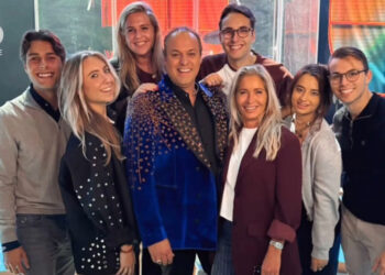 Grote verbazing over Frans Bauer in De Bauers: ‘Dat moet pijn doen’