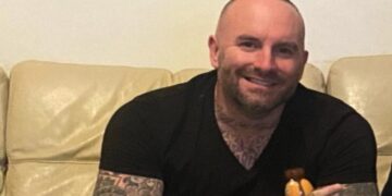 Emoties lopen hoog op bij Dean Saunders na gebeurtenissen rond dood van broer Ben: ‘Ik blijf hiervoor vechten’