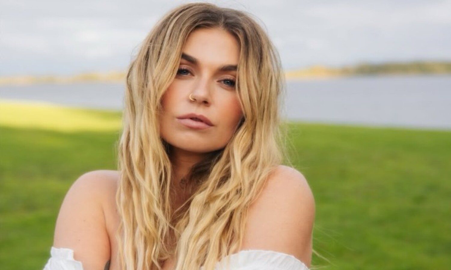 Roxeanne Hazes staat stil bij dierbare herinnering aan vader André: ‘Had ik toen maar geweten…’